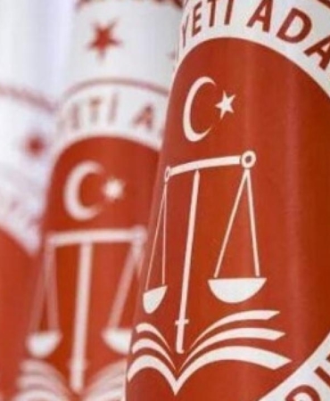 adalet-bakanliginda-sinav-sureci-tamamlandi-bin-453-personel-icin-yeni-donem-fJFeVyZH.jpg