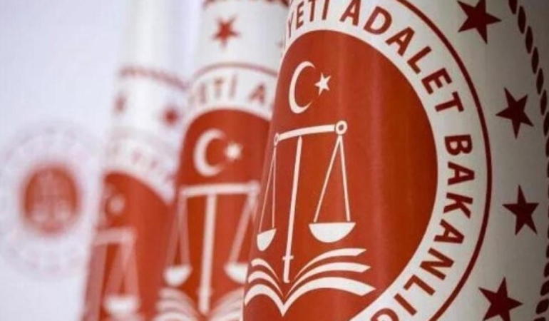 adalet-bakanliginda-sinav-sureci-tamamlandi-bin-453-personel-icin-yeni-donem-fJFeVyZH.jpg