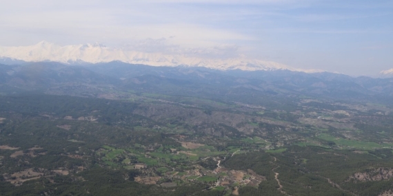 adanada-dort-mevsim-ayni-karede-kar-ve-bahar-yan-yana-NpQSr51F.jpg