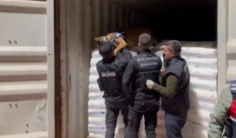 bakan-gurlek-duyurdu-500-milyon-liralik-kokain-ele-gecirildi-fD7fNivI.jpg