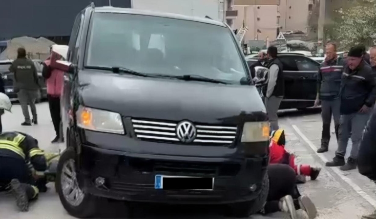 bartinda-feci-kaza-aracin-altinda-kalan-kadini-ekipler-kurtardi-hTPllewY.jpg