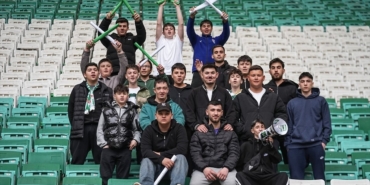 bursaspor-taraftarindan-sampiyonluk-maci-icin-40-bin-kartonluk-koreografi-NluWKe7K.jpg