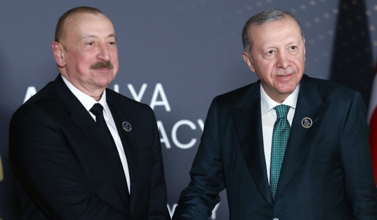 cumhurbaskani-erdogan-azerbaycan-cumhurbaskani-aliyev-ile-bir-araya-geldi-CG3W8fpt.jpg