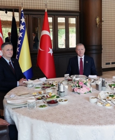 cumhurbaskani-erdogan-bosna-hersek-devlet-baskanligi-konseyi-uyeleriyle-gorustu-bHWsT1Cu.jpg