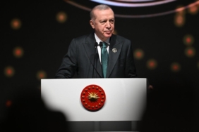 cumhurbaskani-erdoganin-antalyadaki-konusmasi-3-dilde-kitaplastirildi-tiLS9S6j.jpg