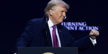 donald-trump-ufolarla-ilgili-hukumet-belgelerini-yayimlanma-talimatini-verdi-86hB323I.jpg