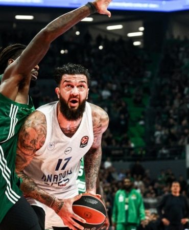 ergin-ataman-anadolu-efesi-farkli-yendi-BIt8WnVP.jpg