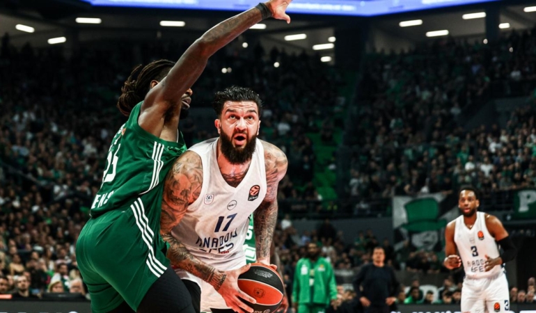 ergin-ataman-anadolu-efesi-farkli-yendi-BIt8WnVP.jpg