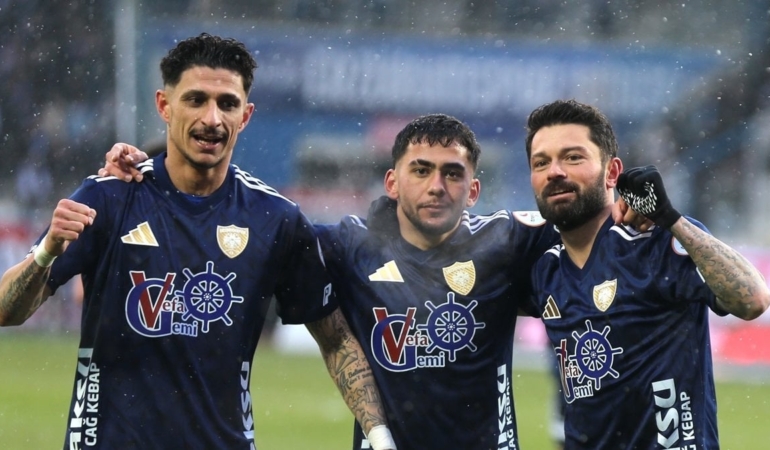 erzurumspor-fk-super-lig-vizesi-alan-ilk-ekip-olmak-icin-sahaya-cikacak-fdNfb6NJ.jpg