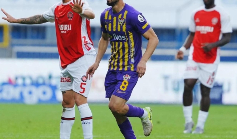 fatih-karagumruk-eyupspor-canli-istanbul-derbisi-basladi-77Fr95da.jpg
