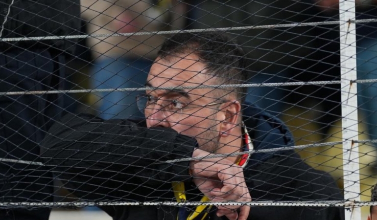 fenerbahce-taraftari-son-dakikada-yenilen-golden-sonra-buyuk-uzuntu-yasadi-Yvnv7xeR.jpg