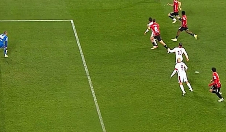 galatasarayin-golu-ofsayta-takildi-eski-hakemler-pozisyonu-yorumladi-W9dvLi2P.jpg