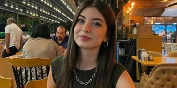 genc-doktorun-aci-olumu-aracindan-cikamadi-BqeY7Yhm.jpg