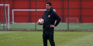 genclerbirligi-tribunleri-volkan-demirel-istifa-U7jVvgQX.jpg