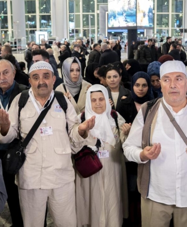 istanbuldan-ilk-hac-kafilesi-kutsal-topraklara-ugurlandi-JVL4gG7Q.jpg