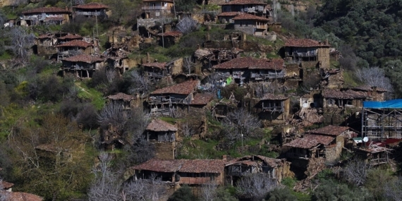 izmirde-gocle-bosalan-hayalet-koy-yeniden-canlanacak-O1SPtG5K.jpg