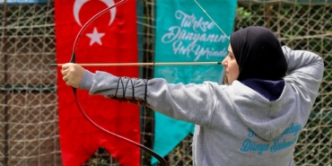 kahirede-kemankes-projesiyle-geleneksel-turk-okculugu-ruzgari-esiyor-jZUaJdaO.jpg
