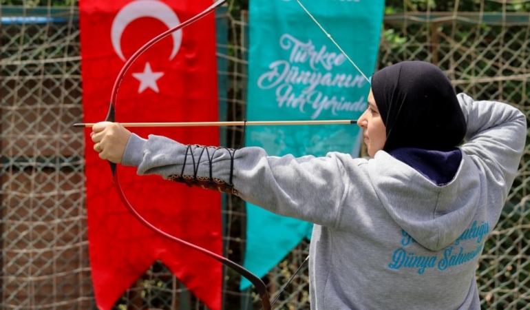 kahirede-kemankes-projesiyle-geleneksel-turk-okculugu-ruzgari-esiyor-jZUaJdaO.jpg