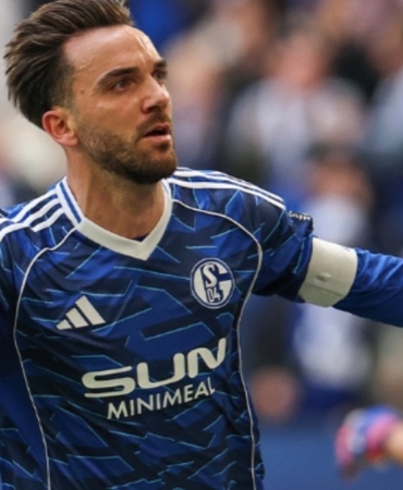 kenan-karaman-sahne-aldi-schalke-munstere-4-atti-P3hXAxsD.jpg