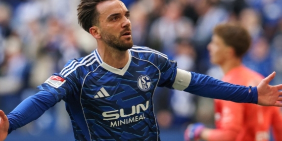 kenan-karaman-sahne-aldi-schalke-munstere-4-atti-P3hXAxsD.jpg