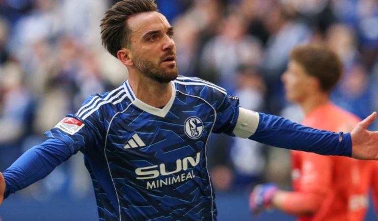 kenan-karaman-sahne-aldi-schalke-munstere-4-atti-P3hXAxsD.jpg