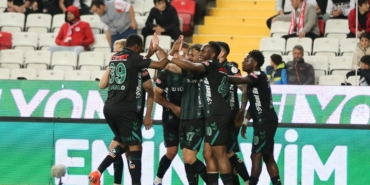 konyaspor-antalyada-2-golle-guldu-JSIpBA41.jpg