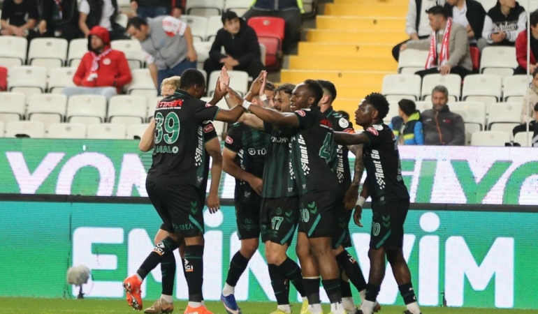 konyaspor-antalyada-2-golle-guldu-JSIpBA41.jpg