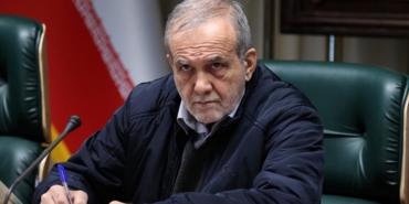 mesud-pezeskiyan-savas-kimsenin-yararina-degil-ueVBRtMt.jpg