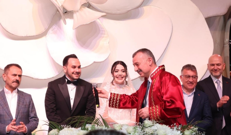 milletvekili-veysel-tipioglunun-mutlu-gunu-siyaset-ve-is-dunyasi-bu-dugunde-bulustu-pt7Cw6QY.jpg