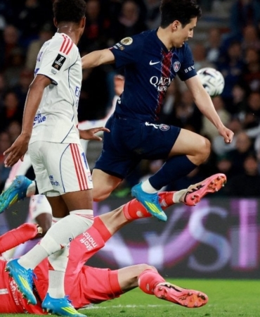 olimpik-lyon-psgyi-deplasmanda-yendi-G8ZwxPRF.jpg