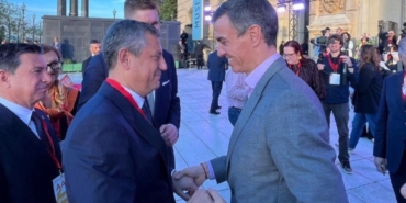 ozgur-ozelin-pedro-sanchez-hayranligi-phwtUOJc.jpg