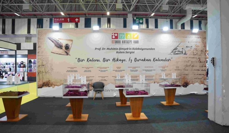 prof-dr-simsekin-ozel-koleksiyonu-ilk-kez-32-istanbul-kirtasiye-fuarinda-sergilendi-lKC47LsF.jpg