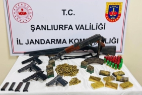 sanliurfada-cephanelik-gibi-eve-baskin-uzun-namlulu-tufek-ve-tabancalar-ele-gecirildi-zSpLewU2.jpg