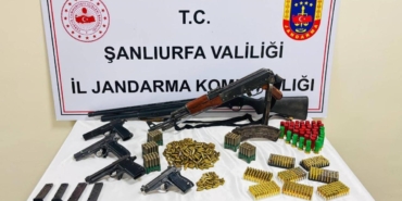 sanliurfada-cephanelik-gibi-eve-baskin-uzun-namlulu-tufek-ve-tabancalar-ele-gecirildi-zSpLewU2.jpg