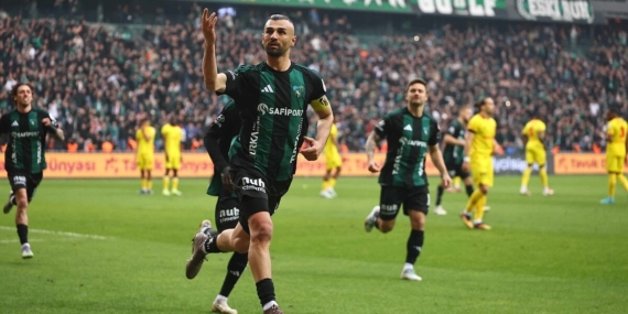 serdar-dursundan-minik-taraftara-jest-P8W43Yav.jpg