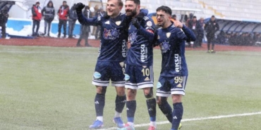 taraftar-nefesini-tuttu-bu-maci-bekliyor-erzurumspor-fk-super-ligin-kapisinda-RqJGhA8J.jpg