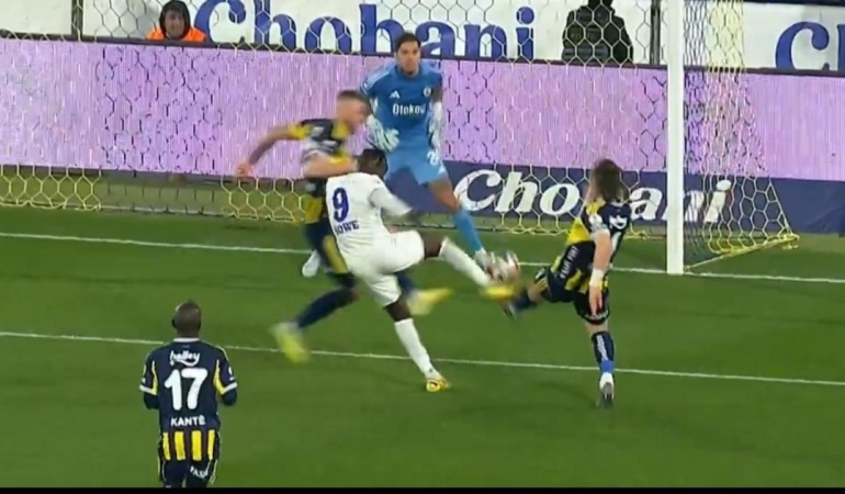 tartismali-hakem-kararlari-fenerbahce-rizespor-macina-damga-vuran-pozisyonlar-wggvCWiW.jpg