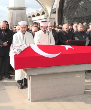 tiyatro-oyuncusu-feyha-celenk-son-yolculuguna-ugurlandi-bkttPuYg.jpg