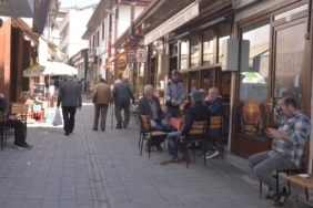 tokatta-kiraathane-sahibi-olen-musterilerinin-hatiralarini-duvarinda-yasatiyor-XqttXKyG.jpg