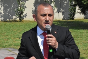 tuncay-sonelin-gulistan-dokuyu-aradiklari-videosu-yeniden-gundem-oldu-Id3yCl7n.jpg