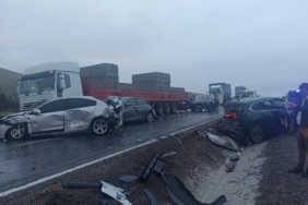 yolcu-otobusu-10-araca-carparak-durabildi-7-yarali-QmYikWjW.jpg