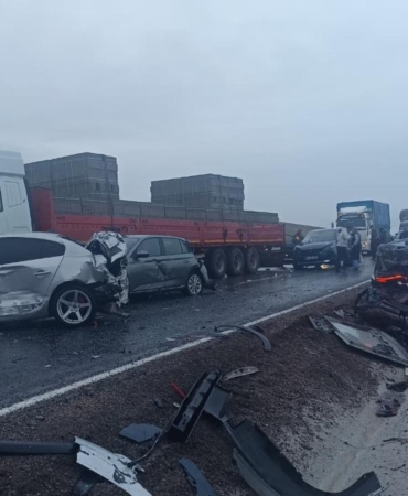 yolcu-otobusu-10-araca-carparak-durabildi-7-yarali-QmYikWjW.jpg