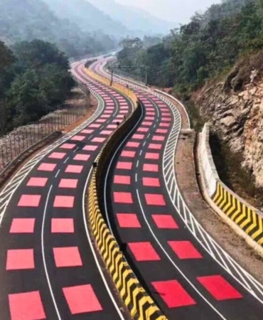 yollar-kirmizi-kaplandi-iste-sebebi-1LKtwHRk.jpg