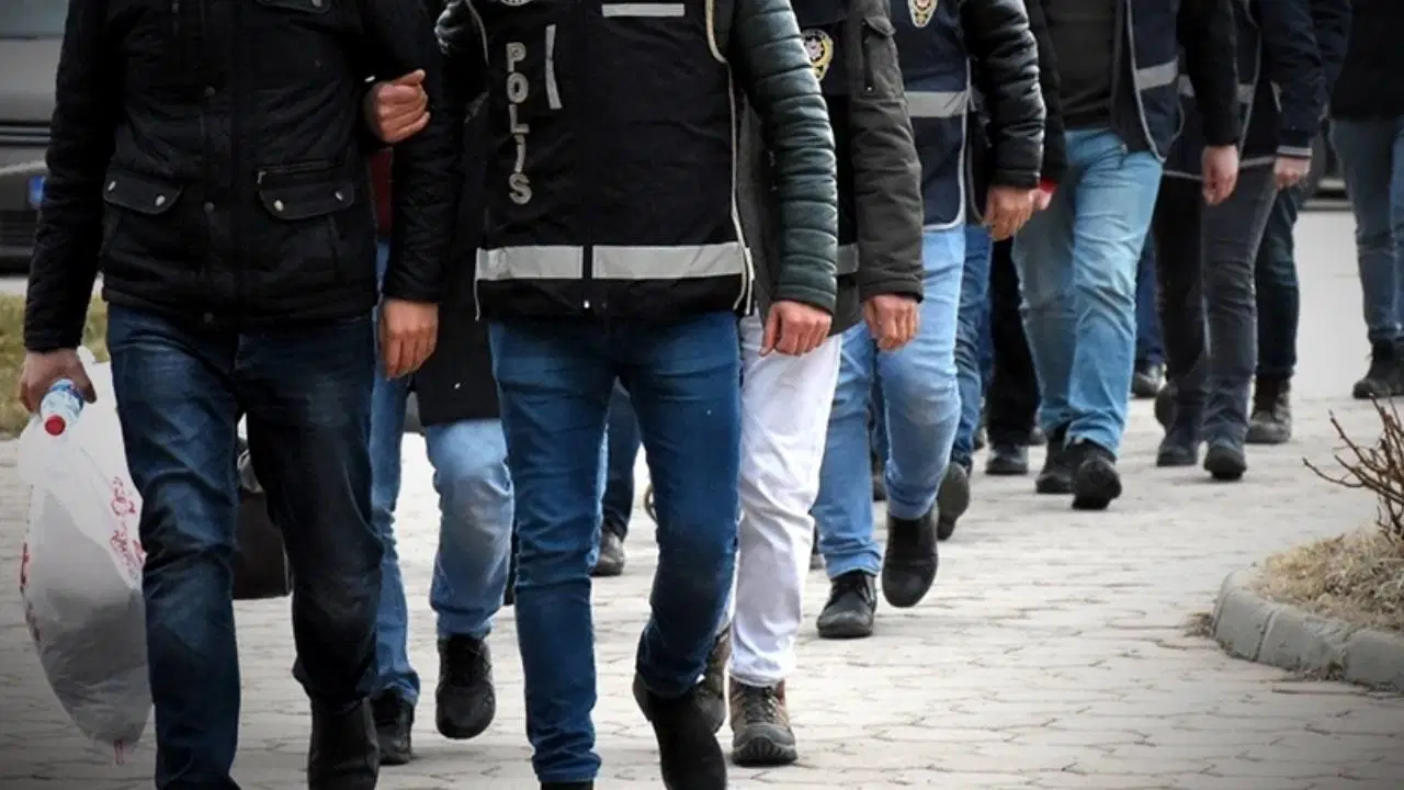 170-bin-dolarlik-fonu-iside-aktarmislar-16-ilde-operasyon-43-gozalti-dPuyP4Pw.jpg