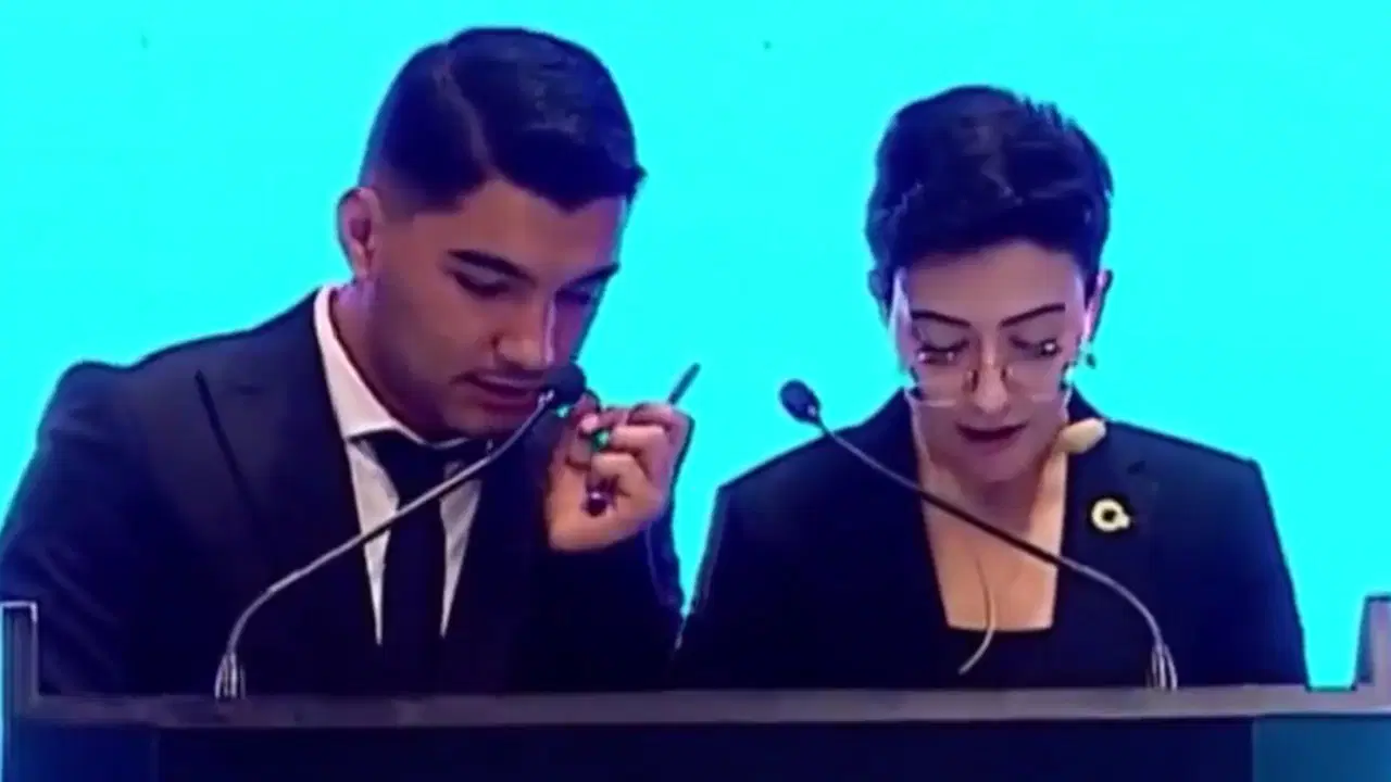 acilis-merasiminde-akp-krizi-il-baskani-sahneye-cikmadi-lpDNZBlC.jpg