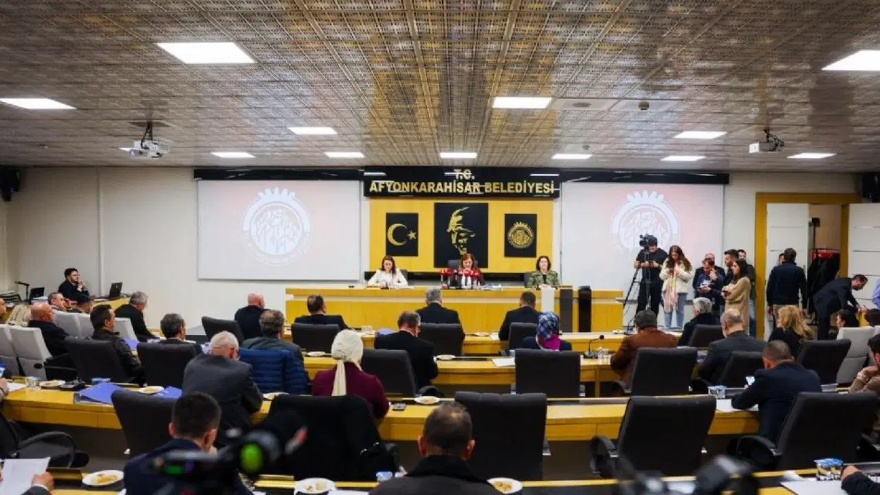 afyonkarahisar-belediye-meclisinde-cogunluk-hangi-partide-afyonkarahisar-belediyesi-meclis-uyesi-dagilimi-7HR7Gj9v.jpg