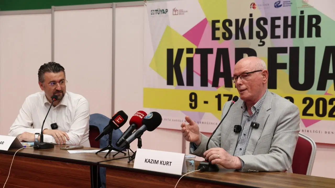 bir-halk-adaminin-yolculugu-eskisehir-kitap-fuarinda-okurla-bulustu-fT9u4BAw.jpg