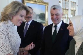 bruksel-siyasetinin-iki-tanidik-ismi-istanbulda-bulustu-kralice-mathildee-bakan-goktas-eslik-etti-Bk1n7Z27.webp