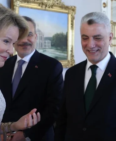 bruksel-siyasetinin-iki-tanidik-ismi-istanbulda-bulustu-kralice-mathildee-bakan-goktas-eslik-etti-Bk1n7Z27.webp