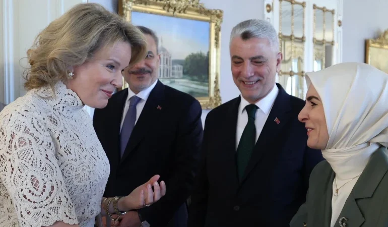 bruksel-siyasetinin-iki-tanidik-ismi-istanbulda-bulustu-kralice-mathildee-bakan-goktas-eslik-etti-Bk1n7Z27.webp